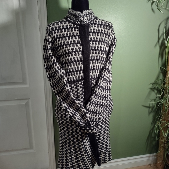 Cynthia Rowley Long Sweater Medium Grey & White - Picture 2 of 11